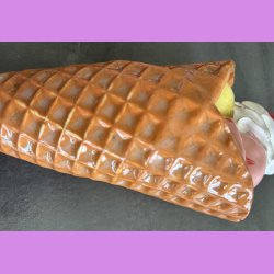 Vaffelis med jordb�r og fl�deskum - choko, jordb�r og lemon.