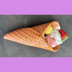 Vaffelis med jordb�r og fl�deskum - choko, jordb�r og lemon.