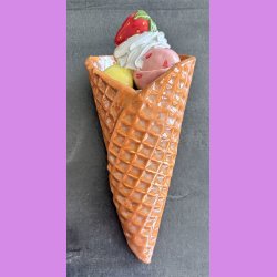Vaffelis med jordb�r og fl�deskum - choko, jordb�r og lemon.