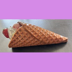 Vaffelis med jordb�r og fl�deskum - choko, jordb�r og lemon.