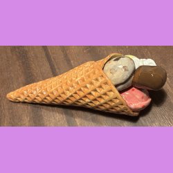 Vaffelis med softice og fldebolle