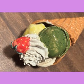 Vaffelis med softice og jordb�r