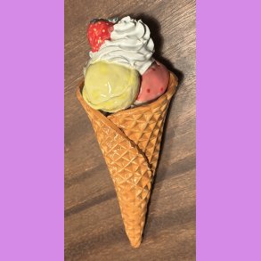 Vaffelis med 3 kugler fl�deskum og jordb�r