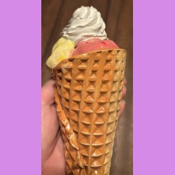 Vaffelis med 3 kugler fldeskum og jordbr