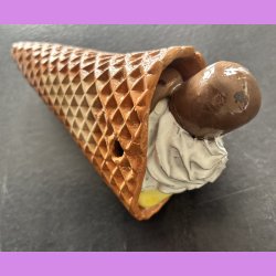 Vaffelis med fl�debolle - chokolade - jordb�r og citron is.