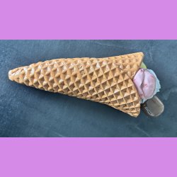 Vaffelis med fl�debolle - chokolade - jordb�r og citron is.