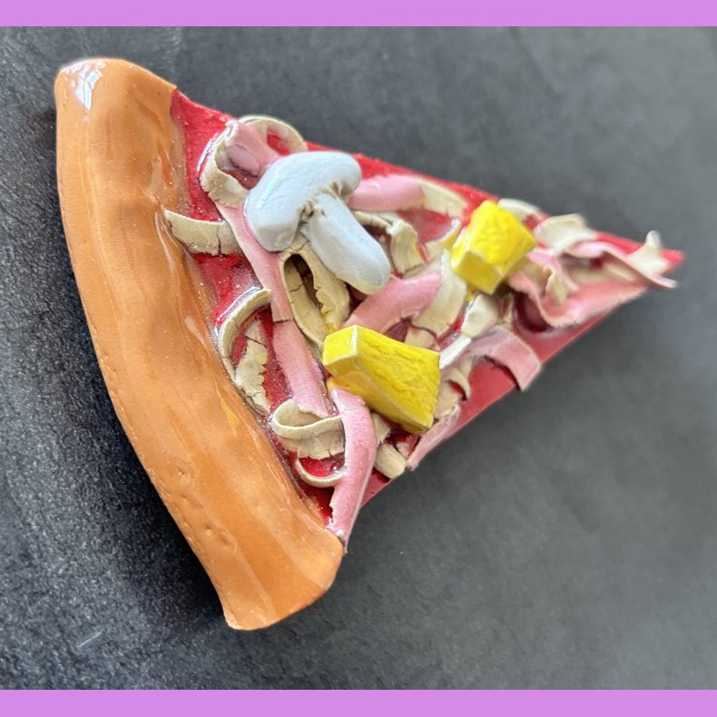 Pizza stykke med skinke, ananas og champignon uden oph�ng