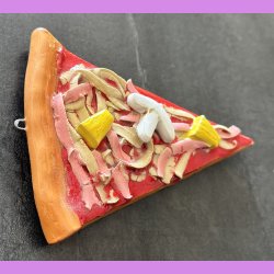 Pizza stykke med skinke, ananas og champignon med oph�ng
