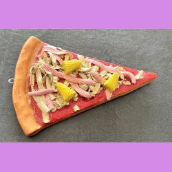 Pizza stykke med skinke og ananas med oph�ng