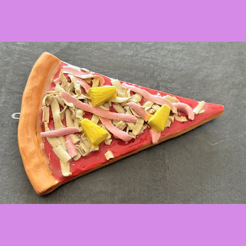 Pizza stykke med skinke og ananas med oph�ng