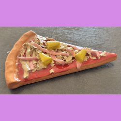 Pizza stykke med skinke og ananas med oph�ng