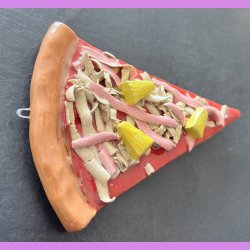 Pizza stykke med skinke og ananas med oph�ng