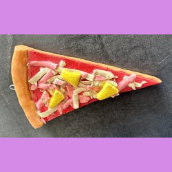 Pizza stykke med skinke og ananas med oph�ng