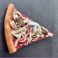 Pizza stykke med Kebab, champignon og peber frugt uden oph�ng