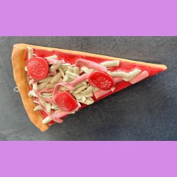 Pizza stykke med skinke og pepperoni med oph�ng