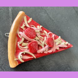 Pizza stykke med skinke og pepperoni med oph�ng