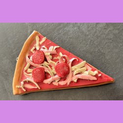 Pizza stykke med skinke og pepperoni med oph�ng