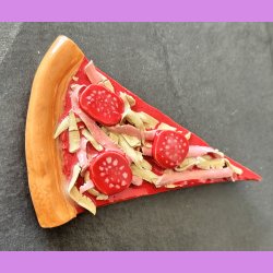 Pizza stykke med skinke og pepperoni uden oph�ng