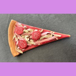 Pizza stykke med skinke og pepperoni uden oph�ng