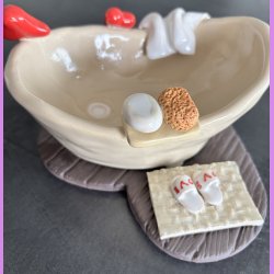Badekar med creme og LOVE t�fler