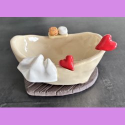 Badekar med creme og LOVE t�fler