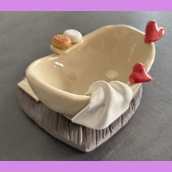 Badekar med creme og LOVE t�fler