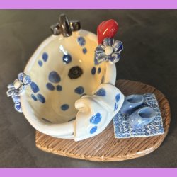 Badekar med bl� blomster og t�fler