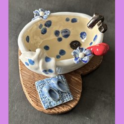 Badekar med bl� blomster og t�fler