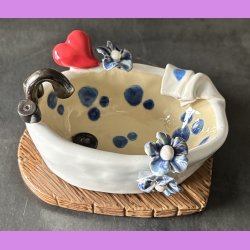 Badekar med bl� blomster og t�fler