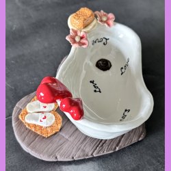 Badekar med tekst "LOVE". Blomster - hjerter og klipklapper