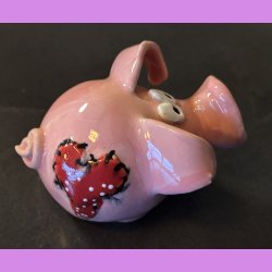 Gris med hjerte lap p numsen