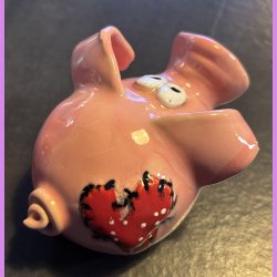 Gris med hjerte lap p numsen