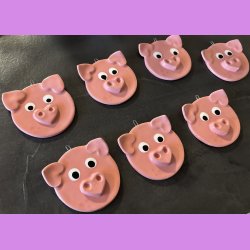 Julegrise med hjerte tryne og re. 