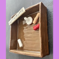 Guffeskuffe med vingummi bamse - skum svamp - Skolekridt og karamelstang.