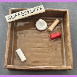Guffeskuffe med vingummi bamse - skum svamp - Skolekridt og karamelstang.
