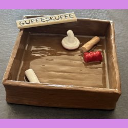 Guffeskuffe med vingummi bamse - skum svamp - Skolekridt og karamelstang.