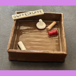 Guffeskuffe med vingummi bamse - skum svamp - Skolekridt og karamelstang.