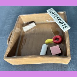 Guffeskuffe nr. 2 med vingummi sut- Lakrids konfekt - Skolekridt og karamelstang.