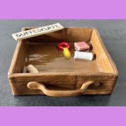 Guffeskuffe nr. 2 med vingummi sut- Lakrids konfekt - Skolekridt og karamelstang.