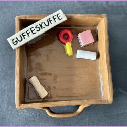 Guffeskuffe nr. 2 med vingummi sut- Lakrids konfekt - Skolekridt og karamelstang.