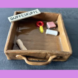 Guffeskuffe nr. 2 med vingummi sut- Lakrids konfekt - Skolekridt og karamelstang.