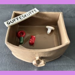 Guffeskuffe nr. 4 Brun med sliksut - vingummi bamse - skumsvamp og karamel.