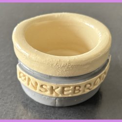 �nskebr�nd - Gr� med creme inde i.