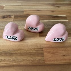 "LOVE" hjerte - Lyserd