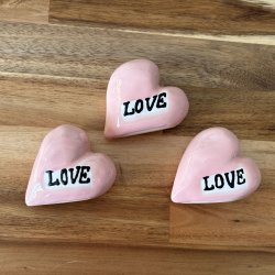 "LOVE" hjerte - Lyserd