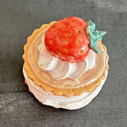 Medalje med jordbr - lysebrun glasur