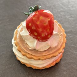 Medalje med jordbr - lysebrun glasur