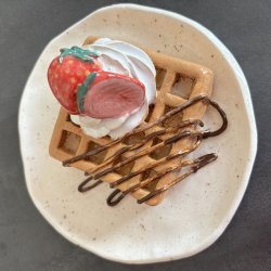 Vaffel med softice og jordbr