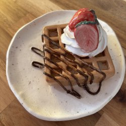 Vaffel med softice og jordbr