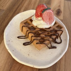 Vaffel med softice og jordbr